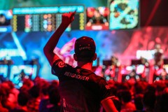 不幸消息！G2下路选手Caps训练赛中受伤，首发阵容临时调整