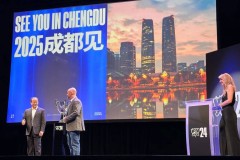 职场新人的成长历程：挑战与专业技能提升之路